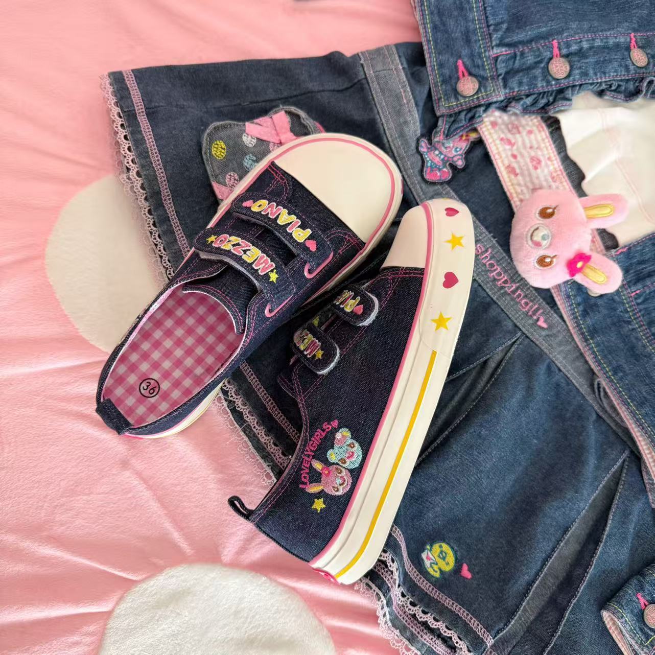 Women Shoes Japan - รองเท้าผ้าใบปักลายสไตล์ญี่ปุ่นน่ารัก รุ่นใหม่ประจำฤดูใบไม้ผลิและฤดูร้อน แบบสวมพื้นหนา มีแถบตีนตุ๊กแก