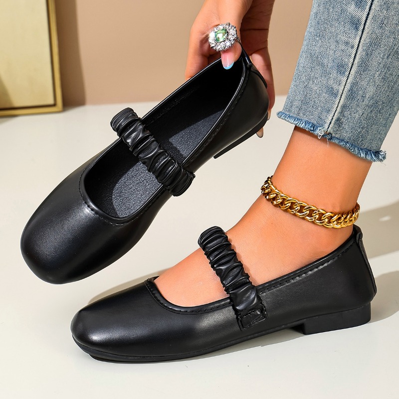 Mary Jane Shoes - รองเท้าแฟชั่นผู้หญิงแบบสแครนชี่สแตรป แมรี่เจน ส้นเตี้ย 1.5 ซม. หัวเหลี่ยม