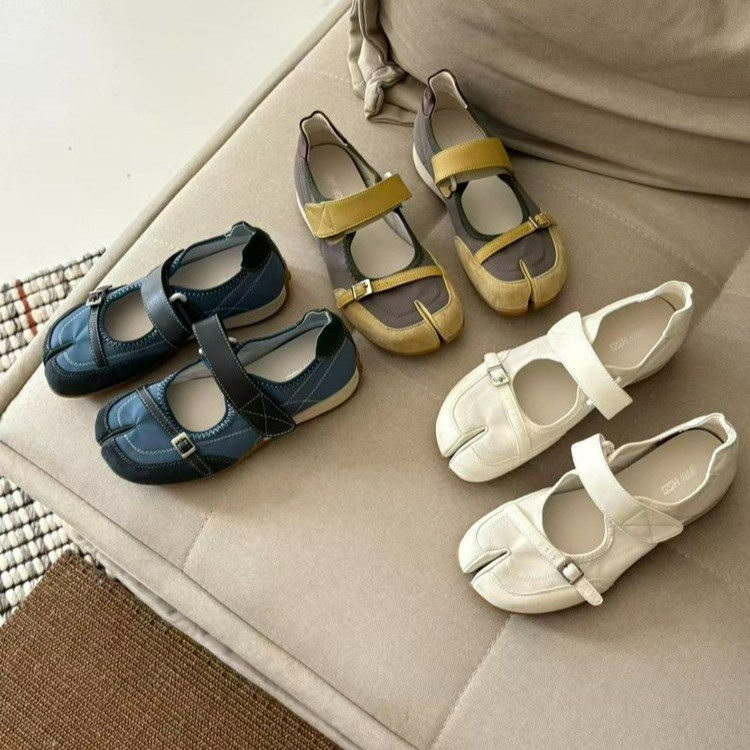 Mary Jane Shoes - รองเท้าสตรีแบบสวมเปิดนิ้วเท้าทรงแมรี่เจน พื้นนิ่ม สายรัดหัวเข็มขัดโลหะ สไตล์เรโทร ลำลอง เหมาะสำหรับเดินเล่นในชีวิตประจำวัน