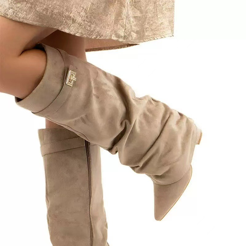 High Knee Heel Boots - รองเท้าบูทผู้หญิงทรงสูงถึงเข่า ปี 2026 ประดับหัวเข็มขัดโลหะ ปลายแหลม ส้นสูง