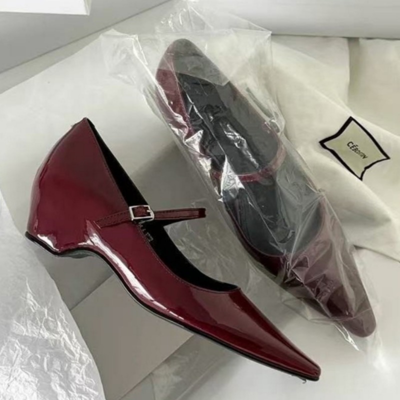 รองเท้าส้นเตารีดแบบแมรี่เจน ดี - Mary Jane Shoes บทวิจารณ์และราคา
