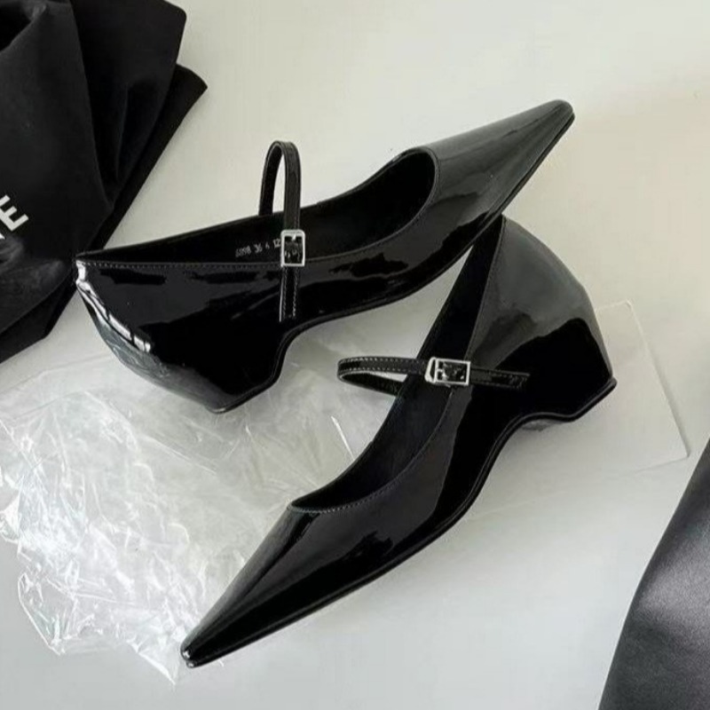 รองเท้าส้นเตารีดแบบแมรี่เจน ดี - Mary Jane Shoes บทวิจารณ์และราคา