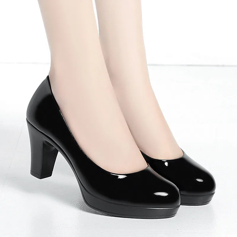 รองเท้าส้นสูงแบบแพลตฟอร์มหนังแ - Patent Leather Pump บทวิจารณ์และราคา