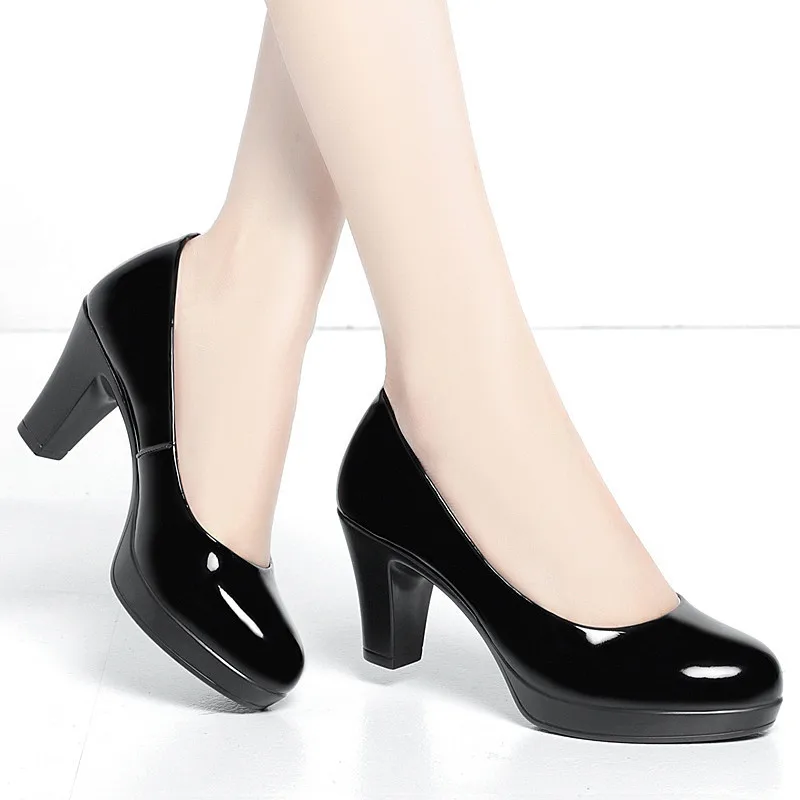 รองเท้าส้นสูงแบบแพลตฟอร์มหนังแ - Patent Leather Pump บทวิจารณ์และราคา