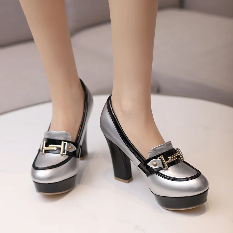 แฟชั่นโซ่โลหะผู้หญิงLoafersเงิ - Patent Leather Pump บทวิจารณ์และราคา