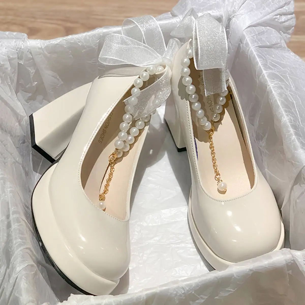 รองเท้าส้นสูงผู้หญิงหรูหรา ดีไ - Patent Leather Pump บทวิจารณ์และราคา