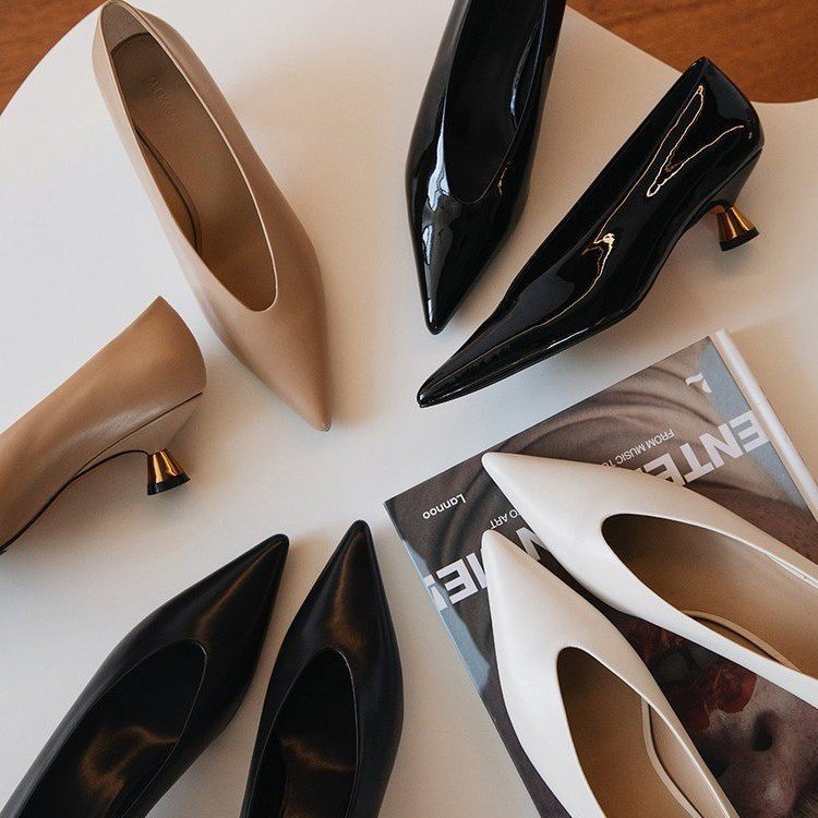 รองเท้าส้นเตี้ยหัวแหลมหนังแก้ว - Patent Leather Pump บทวิจารณ์และราคา
