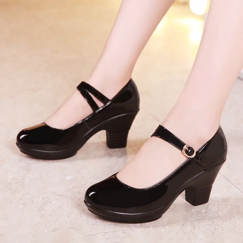 รองเท้าส้นเตี้ยแบบ Mary Janes  - Patent Leather Pump บทวิจารณ์และราคา