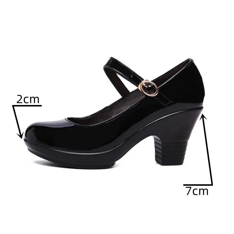 รองเท้าส้นเตี้ยแบบ Mary Janes  - Patent Leather Pump บทวิจารณ์และราคา