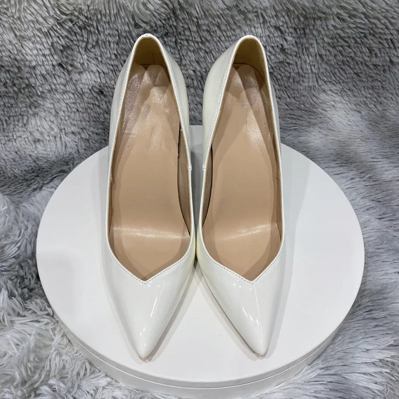รองเท้าส้นสูงปลายแหลมสีขาวแบบส - Patent Leather Pump บทวิจารณ์และราคา